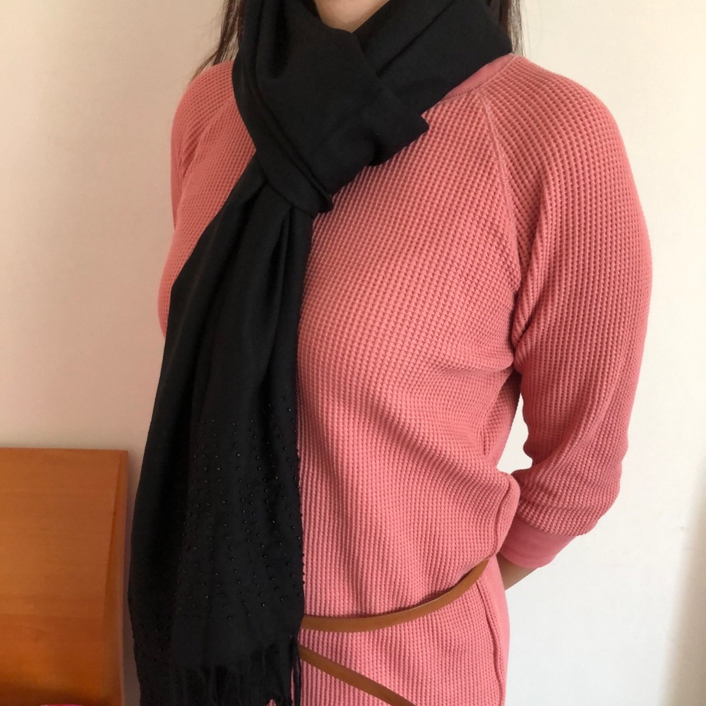Black scarf with beads